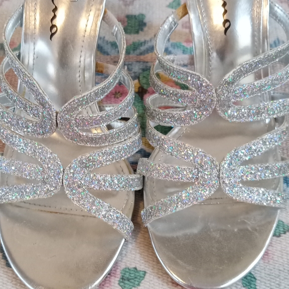 Touch Of Nina strap Sandal 6M - Picture 4 of 5